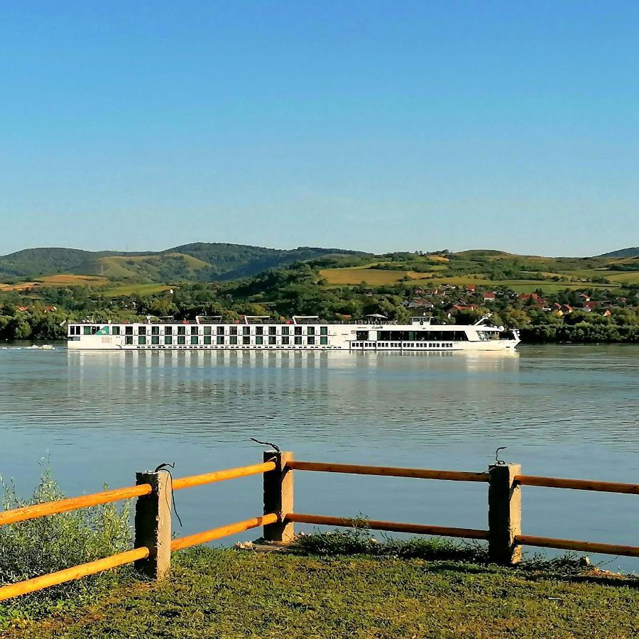 Captain'S House By The Danube River Cerevic Екстериор снимка