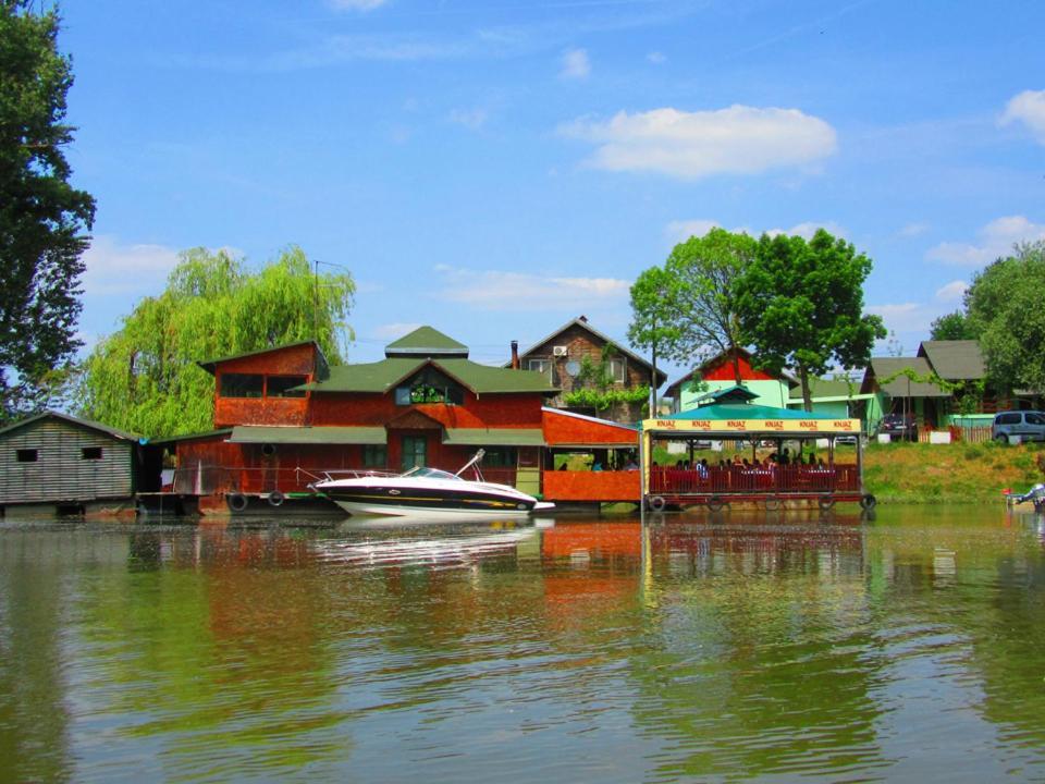 Captain'S House By The Danube River Cerevic Екстериор снимка