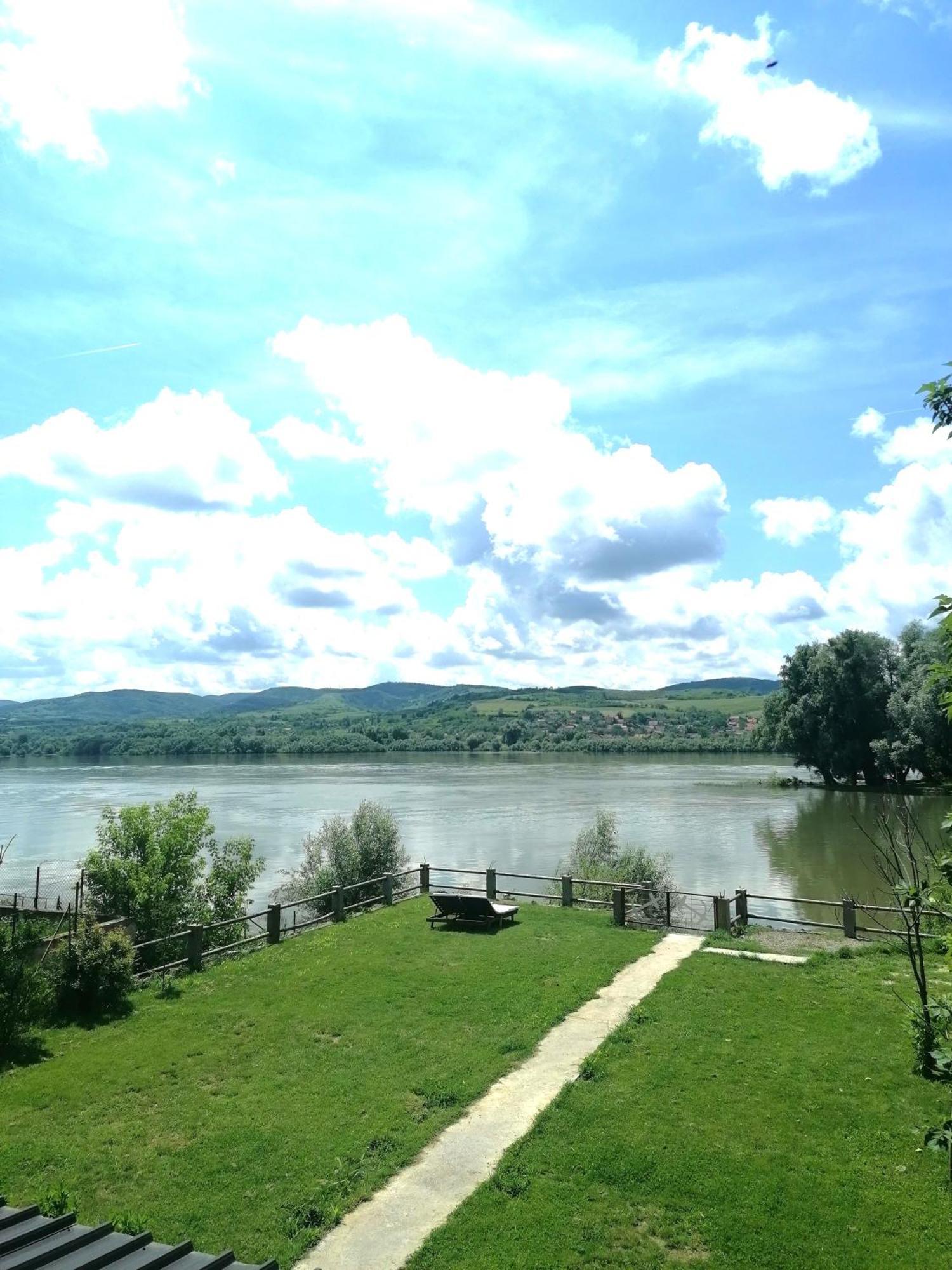 Captain'S House By The Danube River Cerevic Екстериор снимка
